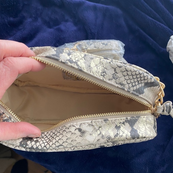 Python print Camera style bag with strap - Picture 6 of 8